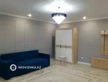 1-комнатная квартира, этаж 4 из 12, 39 м²