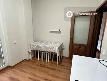 1-комнатная квартира, этаж 4 из 6, 37 м²