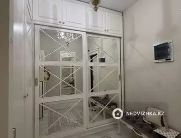 4-комнатная квартира, этаж 4 из 14, 147 м²