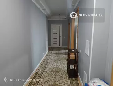 2-комнатная квартира, этаж 8 из 12, 64 м², На длительный срок