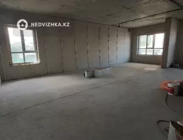 3-комнатная квартира, этаж 2 из 12, 70 м²