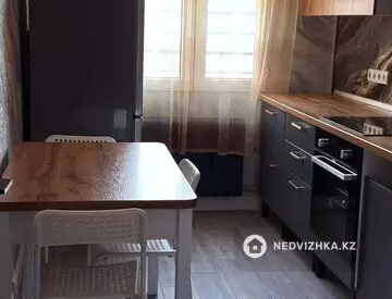 2-комнатная квартира, этаж 11 из 13, 65 м², На длительный срок