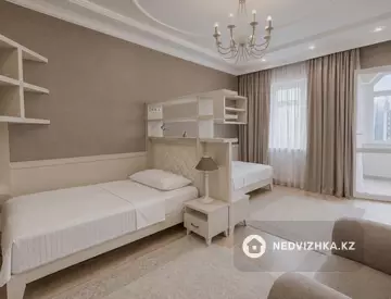 5-комнатная квартира, этаж 6 из 8, 220 м²