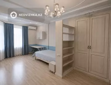 5-комнатная квартира, этаж 6 из 8, 220 м²
