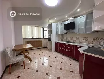 4-комнатная квартира, этаж 8 из 9, 97 м²