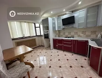 4-комнатная квартира, этаж 8 из 9, 97 м²