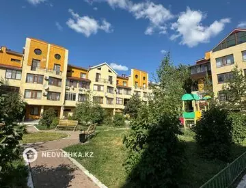 5-комнатная квартира, этаж 3 из 4, 206 м²