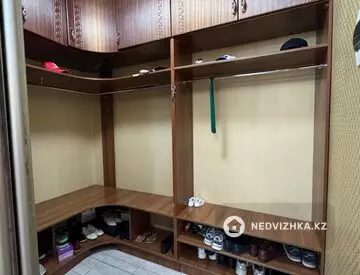 5-комнатная квартира, этаж 3 из 4, 206 м²