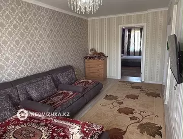3-комнатная квартира, этаж 4 из 5, 60 м², Посуточно