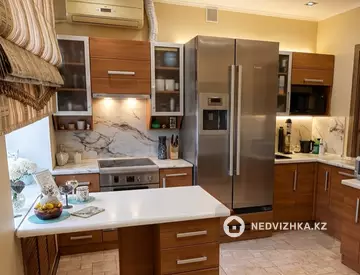 3-комнатная квартира, этаж 1 из 2, 180 м²