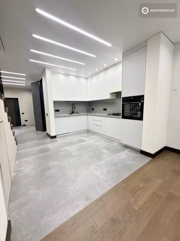 200 м², 4-комнатный таунхаус, 2.5 соток, 200 м², изображение - 1