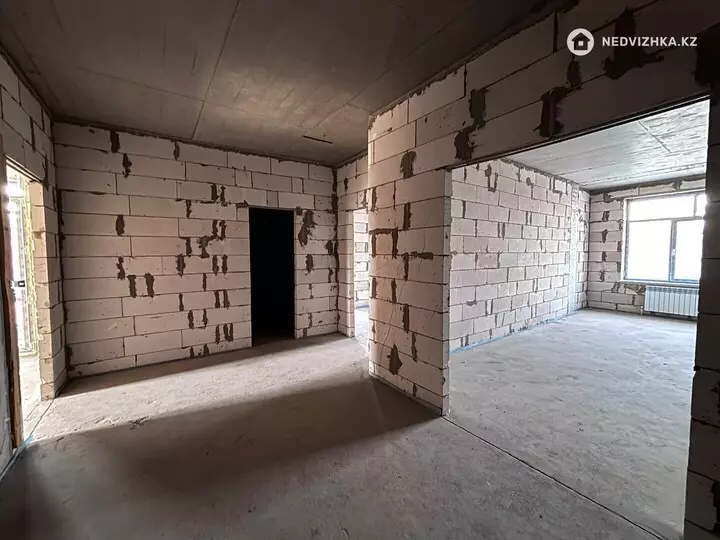 111 м², 3-комнатная квартира, этаж 2 из 9, 111 м², изображение - 1