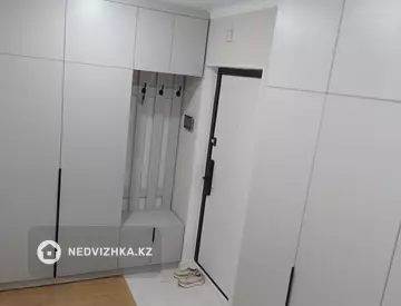 1-комнатная квартира, этаж 6 из 9, 36 м², На длительный срок