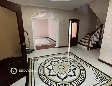 6-комнатный дом, 8.3 соток, 200 м²
