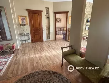 3-комнатная квартира, этаж 2 из 4, 97 м²