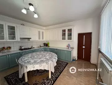 5-комнатный дом, 10 соток, 180 м²