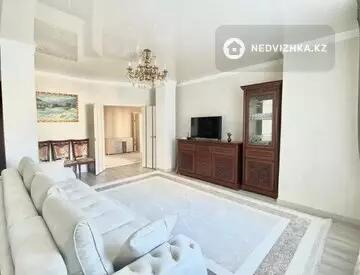 4-комнатная квартира, этаж 8 из 12, 110 м²