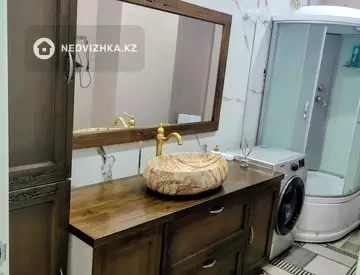 4-комнатная квартира, этаж 16 из 25, 130 м², Посуточно
