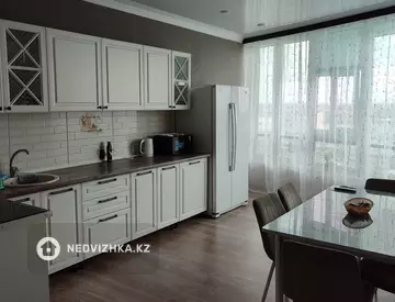 4-комнатная квартира, этаж 16 из 25, 130 м², Посуточно