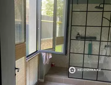 5-комнатная квартира, этаж 1 из 3, 300 м²