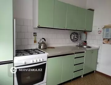 3-комнатная квартира, этаж 4 из 5, 64 м²