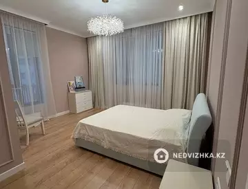 3-комнатная квартира, этаж 4 из 7, 145 м²