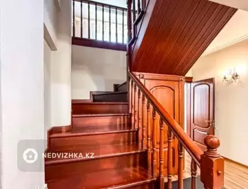 7-комнатная квартира, этаж 5 из 5, 270 м²