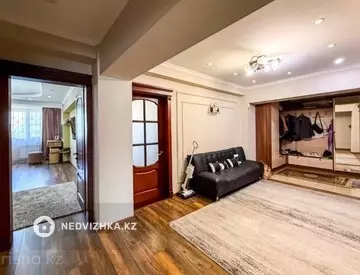 7-комнатная квартира, этаж 5 из 5, 270 м²