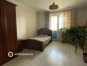 3-комнатная квартира, этаж 3 из 5, 81 м²