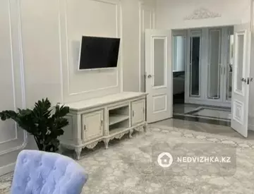 4-комнатная квартира, этаж 5 из 16, 145 м²