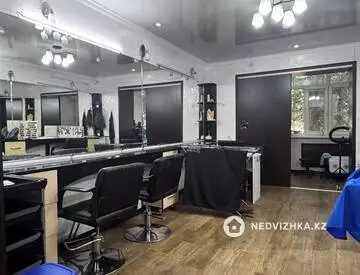 Салон, этаж 1, 62 м²