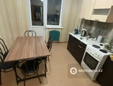 3-комнатная квартира, этаж 8 из 9, 76 м², На длительный срок