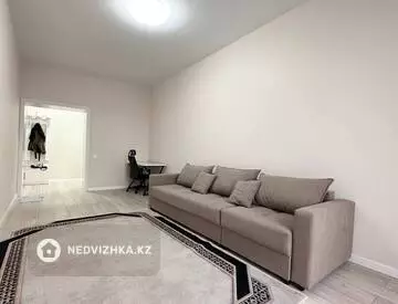 2-комнатная квартира, этаж 9 из 12, 70 м², На длительный срок