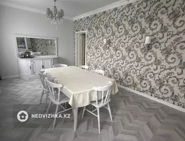 9-комнатный дом, 10 соток, 298 м²