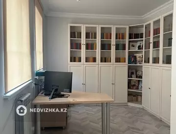9-комнатный дом, 10 соток, 298 м²