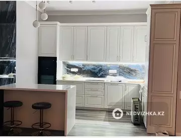 4-комнатная квартира, этаж 2 из 16, 147 м²