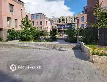 4-комнатная квартира, этаж 2 из 4, 134 м², На длительный срок