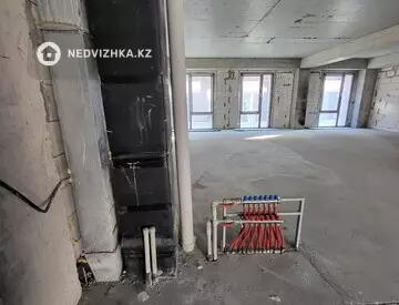 4-комнатная квартира, этаж 2 из 4, 134 м², На длительный срок