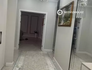 3-комнатная квартира, этаж 4 из 7, 141 м²