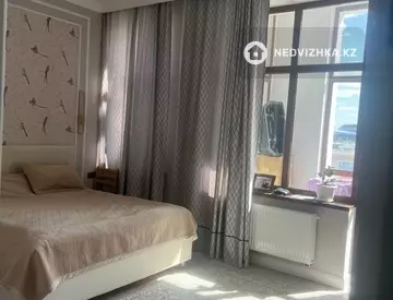 3-комнатная квартира, этаж 4 из 7, 141 м²