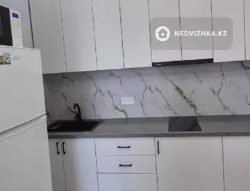 2-комнатная квартира, этаж 3 из 10, 38 м²