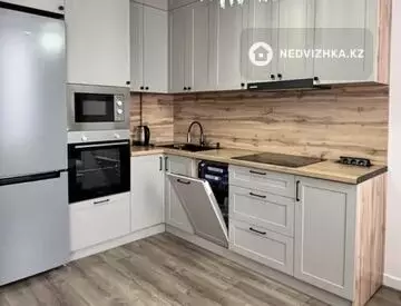 2-комнатная квартира, этаж 9 из 10, 52 м², На длительный срок