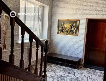 5-комнатная часть дома, 8 соток, 300 м²