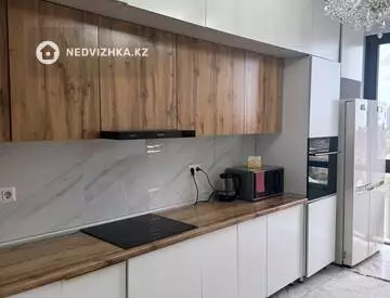 4-комнатная квартира, этаж 12 из 12, 104 м²