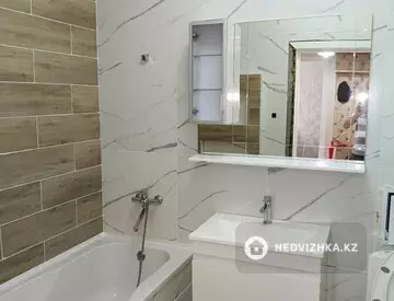 2-комнатная квартира, этаж 10 из 10, 38 м²