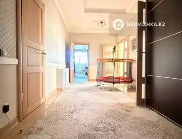 2-комнатная квартира, этаж 22 из 30, 102 м²