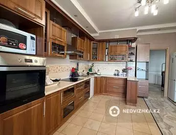 2-комнатная квартира, этаж 22 из 30, 102 м²