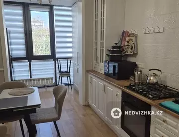 2-комнатная квартира, этаж 3 из 10, 62 м², На длительный срок