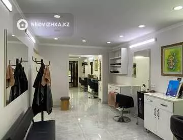 Салон, этаж 1 из 5, 44 м²