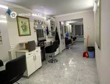 Салон, этаж 1 из 5, 44 м²